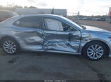 Toyota Camry Le 4T1B11HKXKU240603 photo