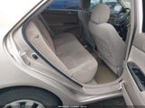 Toyota Camry Le 4T1BE32KX6U647142 снимка