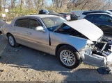 Lincoln Town Car Signature Limited 2LNBL8CVXAX752244 photo