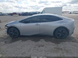 Toyota Prius Le JTDACAAU7P3001660 photo