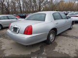 Lincoln Town Car Executive 1LNFM81W5WY701039 снимка