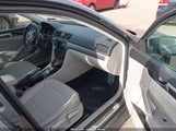 Volkswagen Passat 2.0T R-Line/2.0T S 1VWAA7A37JC015742 photo