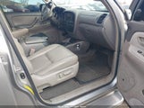 Toyota Sequoia Sr5 V8 5TDBT44A17S284174 снимка