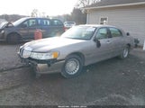 Lincoln Town Car Executive 1LNHM81W7YY928809 снимка