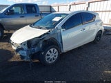 Toyota Prius C Two JTDKDTB37E1059649 снимка