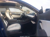 Tesla Model Y Long Range Dual Motor All-Wheel Drive 5YJYGDEE7MF122906 fotografie