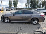 Toyota Camry Hybrid Le 4T1B31HKXJU004686 photo