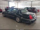 Lincoln Town Car Signature 1LNFM82W2WY684019 fotografie