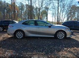 Toyota Camry Le 4T1B11HK5JU653883 photo