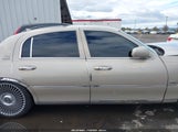 Lincoln Town Car Signature 1LNHM81W76Y622979 fotografie