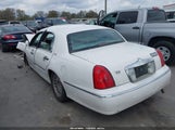 Lincoln Town Car Executive 1LNHM81W3YY799189 снимка