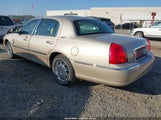 Lincoln Town Car Signature Limited 2LNBL8CV4AX618748 fotografie