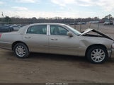 Lincoln Town Car Signature Limited 2LNBL8CV6AX631548 fotografie
