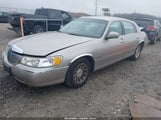 Lincoln Town Car Signature 1LNHM82W2XY661916 снимка