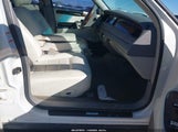 Lincoln Town Car Signature 1LNHM82W32Y653753 photo