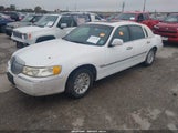 Lincoln Town Car Signature 1LNFM82W2XY600492 снимка