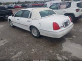 Lincoln Town Car Signature 1LNFM82W2XY600492 photo