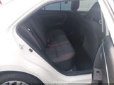 Toyota Corolla Le 5YFBURHE1JP827918 снимка