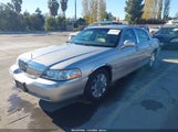 Lincoln Town Car Signature Limited 1LNHM82W05Y655898 photo