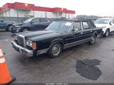 Lincoln Town Car Signature 1LNBM82F8KY609768 photo