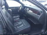 Lincoln Town Car Signature L 2LNBL8FVXBX752905 снимка