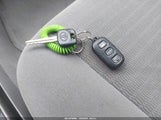 Toyota Camry Le 4T1BE32KX5U034260 снимка