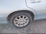 Lincoln Town Car Signature Limited 2LNHM82V29X636962 fotografie