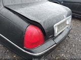 Lincoln Town Car Signature Limited 2LNHM82V99X609905 fotografie
