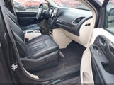 Chrysler Town & Country Touring-L Anniversary Edition 2C4RC1CG1GR167335 fotografie