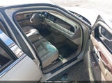 Lincoln Town Car Cartier 1LNHM83W22Y671238 fotografie