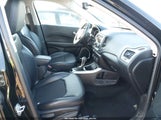 Jeep Compass Latitude Fwd 3C4NJCBB0JT469130 photo