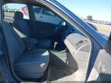 Toyota Camry Le 4T1BE32KX4U877017 снимка
