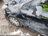 Toyota Corolla Le JTDEPRAE3LJ079694 снимка