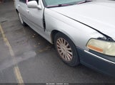 Lincoln Town Car Signature 1LNHM81W75Y622267 fotografie