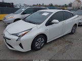 Toyota Prius Two Eco JTDKARFU1H3039954 снимка