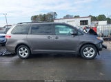 Toyota Sienna Le V6 5TDKK3DC3BS081293 снимка