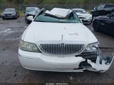 Lincoln Town Car Signature Limited 2LNBL8CV3AX628381 снимка