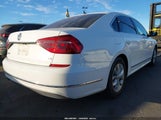 Volkswagen Passat 1.8T S 1VWAT7A39HC024186 снимка