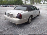 Lincoln Town Car Signature 1LNHM81W86Y606726 photo