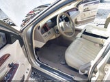Lincoln Town Car Signature 1LNHM81WX4Y671252 fotografie