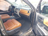 Toyota Tundra  5.7L V8 5TFAW5F14EX354909 fotografie