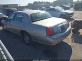 Lincoln Town Car Signature 1LNHM82W72Y614339 снимка