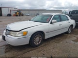 Lincoln Town Car Signature 1LNFM82W4XY601370 photo