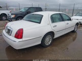 Lincoln Town Car Signature 1LNFM82W4XY601370 photo