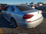 Volkswagen Passat 2.0T R-Line/2.0T S 1VWAA7A3XJC033796 снимка