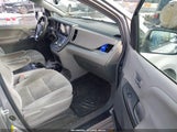 Toyota Sienna Le 8 Passenger 5TDKZ3DC5HS792501 снимка