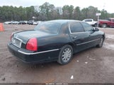Lincoln Town Car Signature Limited 1LNHM82W87Y612560 fotografie