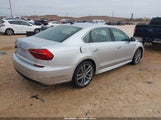 Volkswagen Passat 1.8T R-Line 1VWDT7A39HC018921 photo
