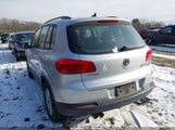 Volkswagen Tiguan 2.0T/2.0T S WVGBV7AX1HK013365 photo