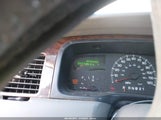 Lincoln Town Car Executive 1LNHM81W4YY918531 снимка